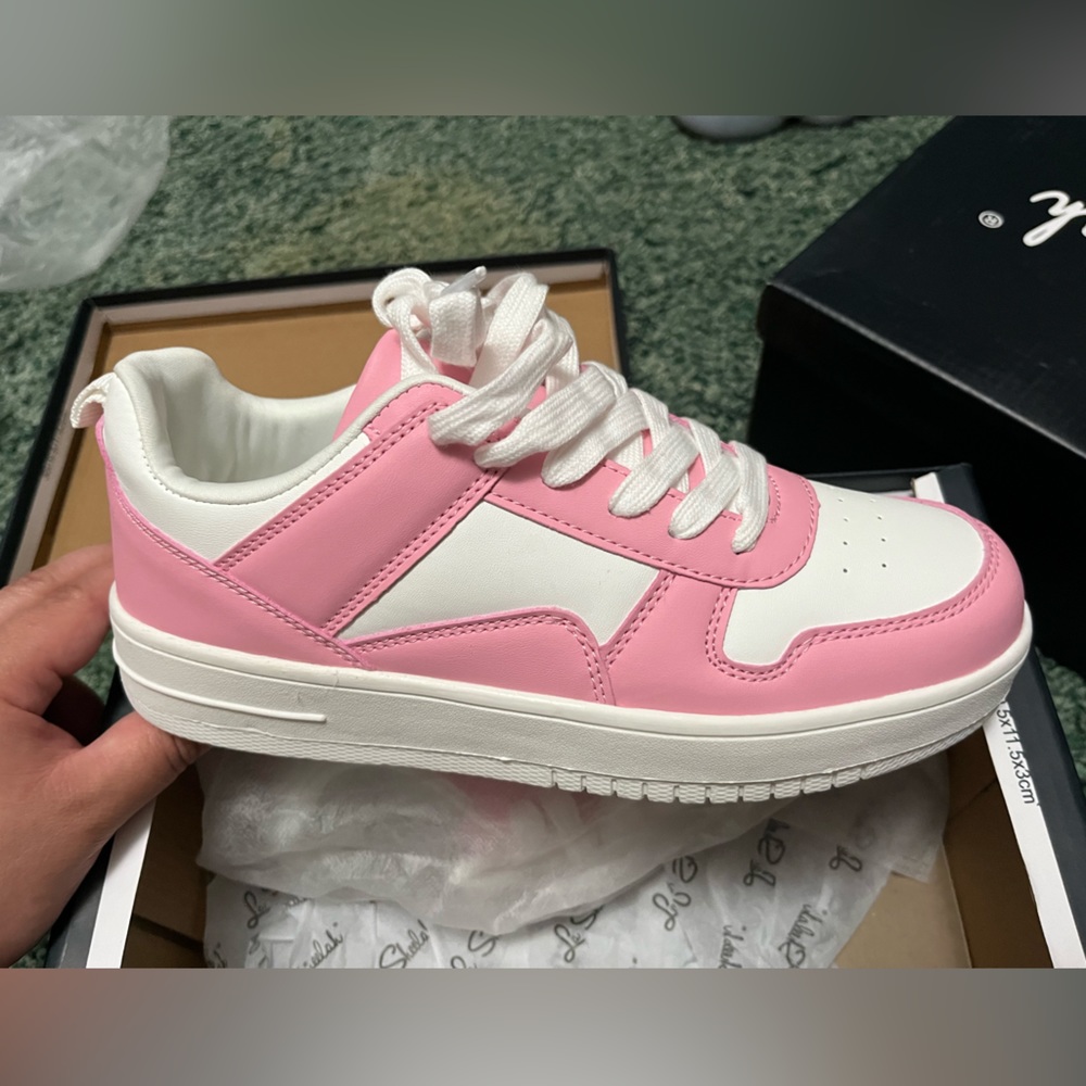 LA Sheelah Women’s Sneakers Pink/White Size 7 1/2 NEW
